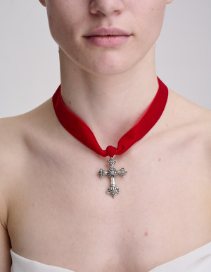A set of necklaces with glass beads and chokers