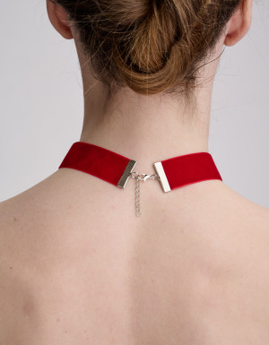 A set of necklaces with glass beads and chokers