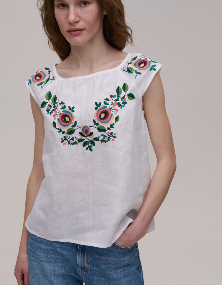 Women's white linen shirt with short sleeves