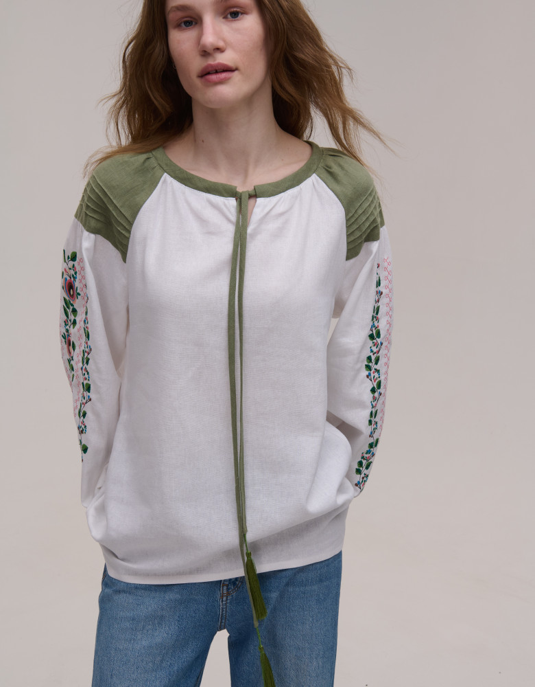 Wome's linen embroidered shirt with flowered slevees