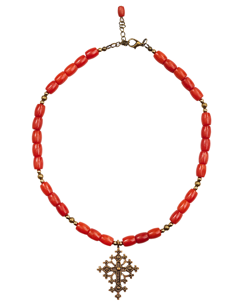 Necklace made of white mother-of-pearl on 7 strings