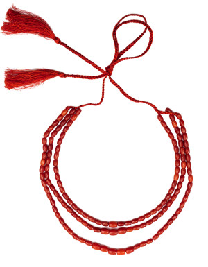 Barrel coral necklace with three strings