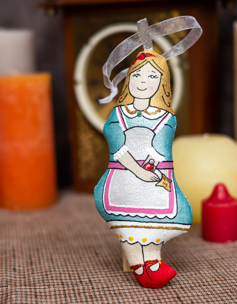 A fairy tale in a handmade box "Alice in Wonderland"