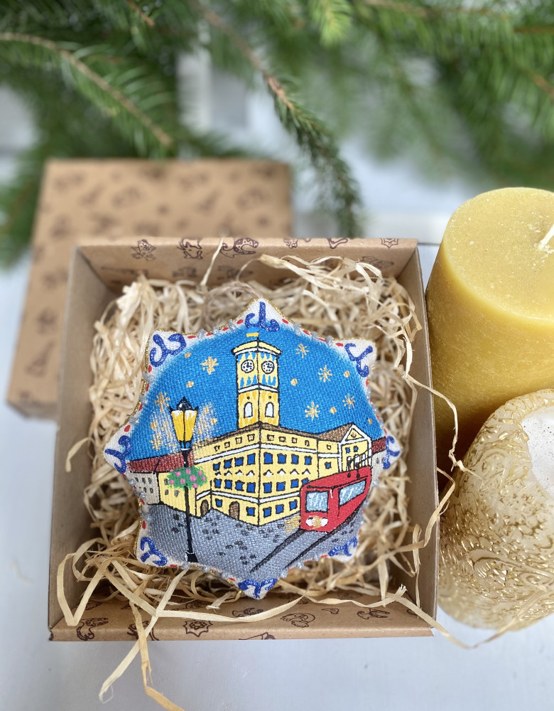 Souvenir vanilla star "Lviv Town Hall"