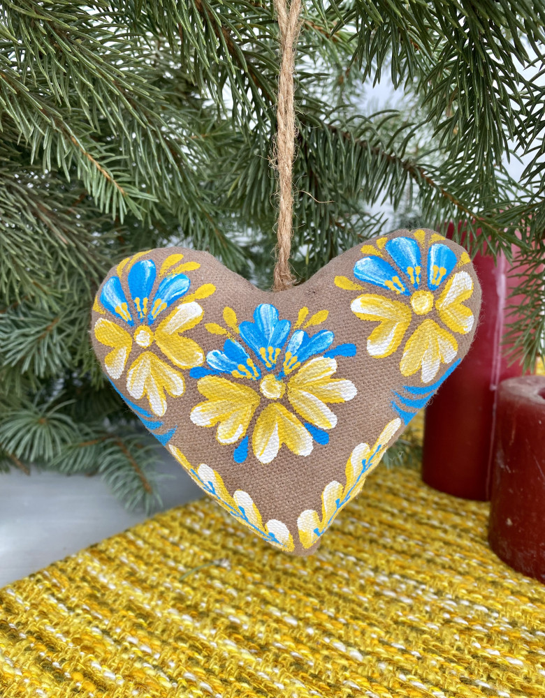 Aromatic coffee souvenir "Heart with blue-yellow flowers"