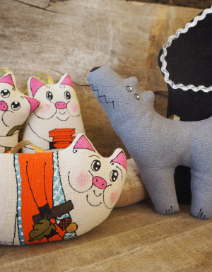 Fairy tale in a handmade box "Three Little Pigs"