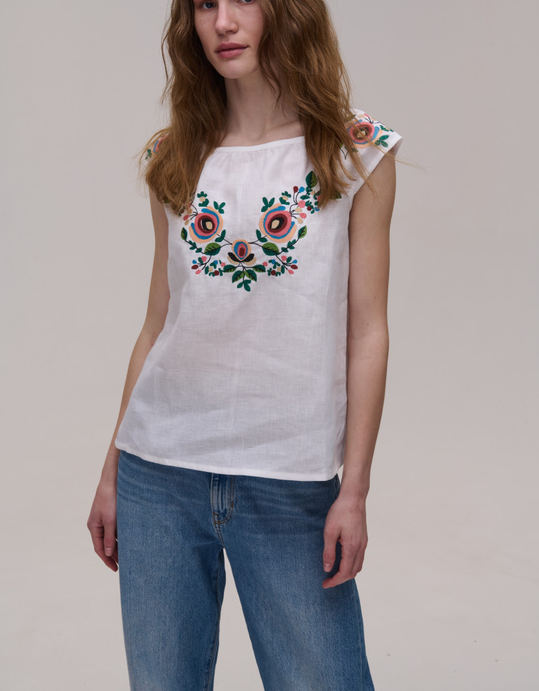 Women's white linen shirt with short sleeves