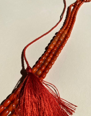 Barrel coral necklace with three strings