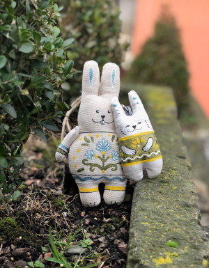 Hare with paws with blue flowers