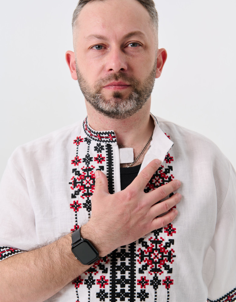 Чоловіча вишиванка з коротким рукавом Koza Dereza x Superhumans біла 