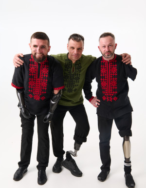 Чоловіча вишиванка з Koza Dereza x Superhumans чорна
