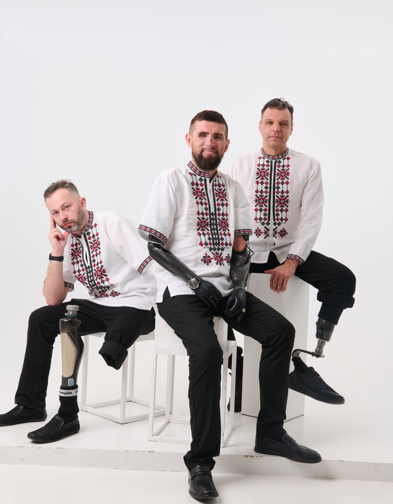Чоловіча вишиванка з коротким рукавом Koza Dereza x Superhumans біла 