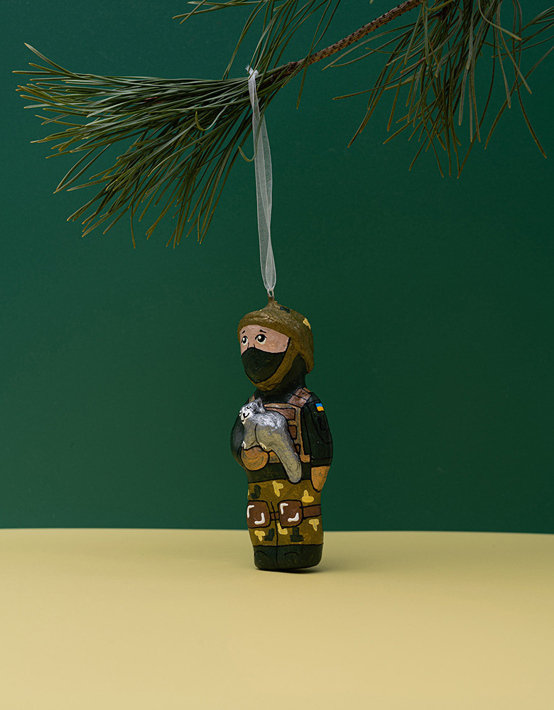 Souvenir "Defender with a cat"