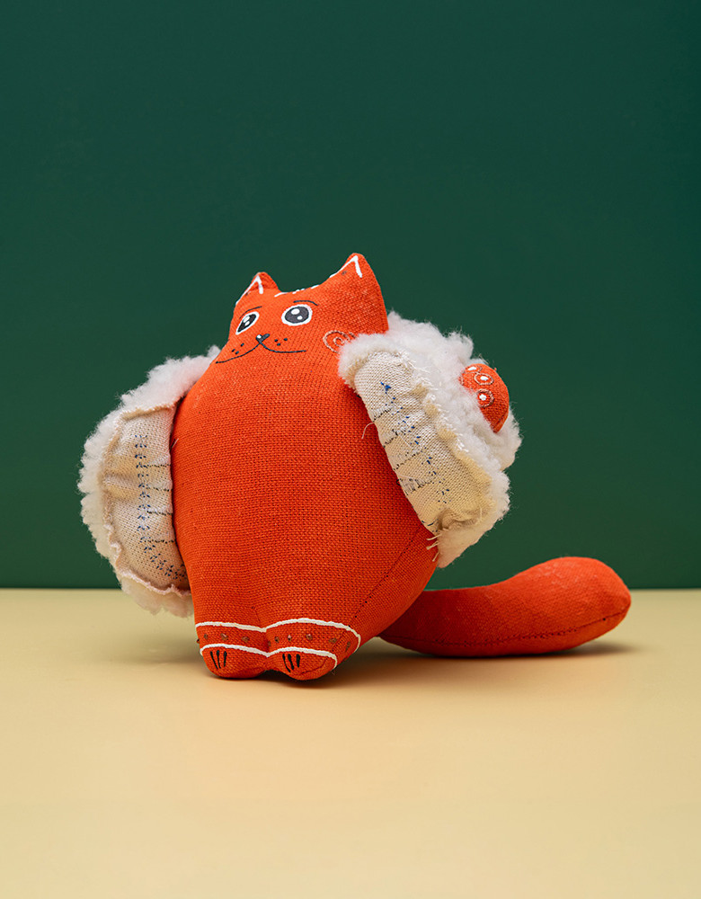 Fatty Cat in a sheepskin mantle (red)