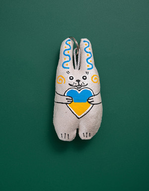 Keychain "Bunny with a yellow-blue heart"