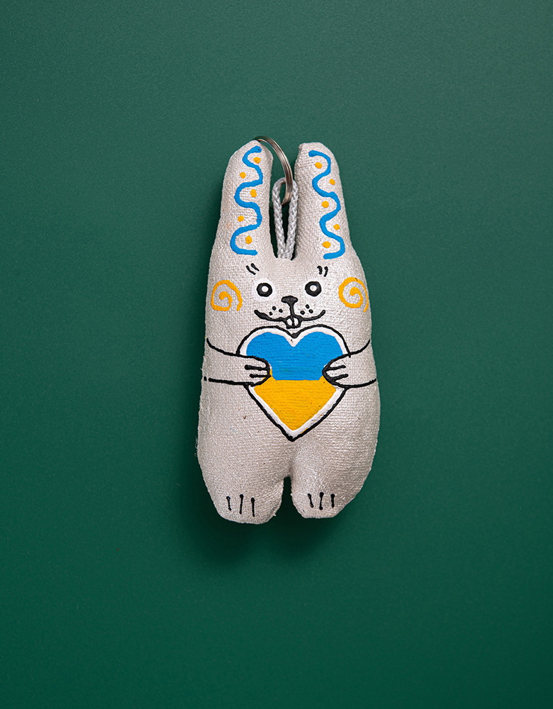 Keychain "Bunny with a yellow-blue heart"