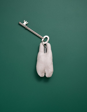 Keychain "Bunny with a yellow-blue heart"