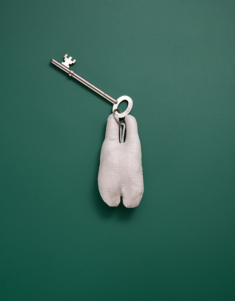 Keychain "Bunny with a yellow-blue heart"