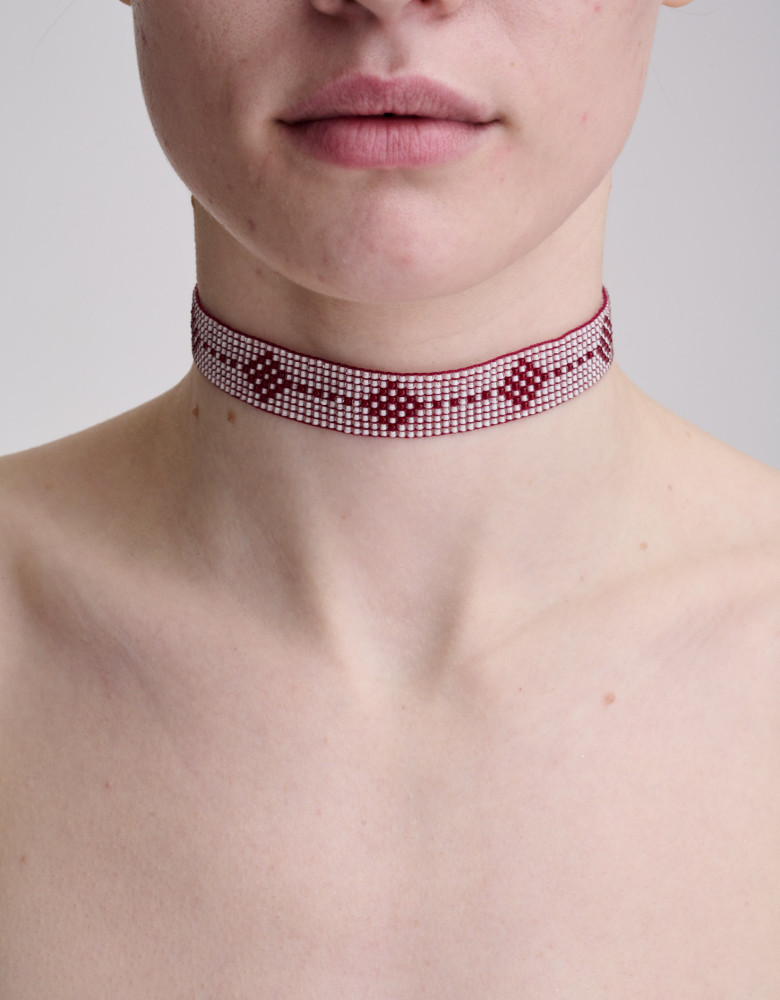 A set of necklace with white mother-of-pearl and chokers