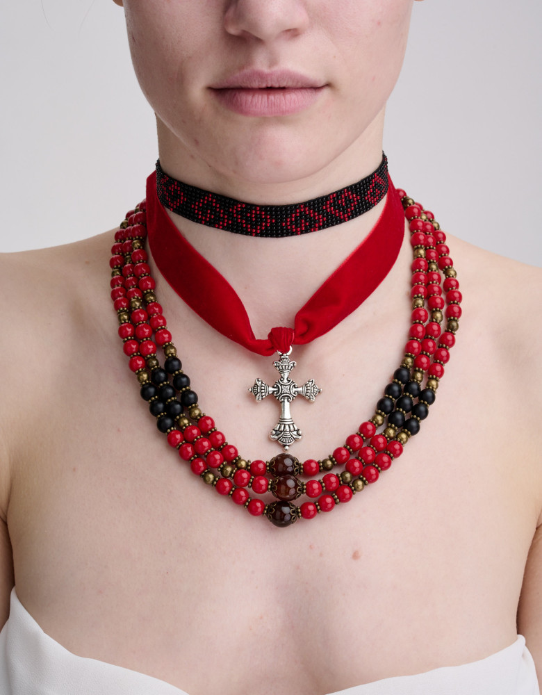 A set of necklaces with glass beads and chokers