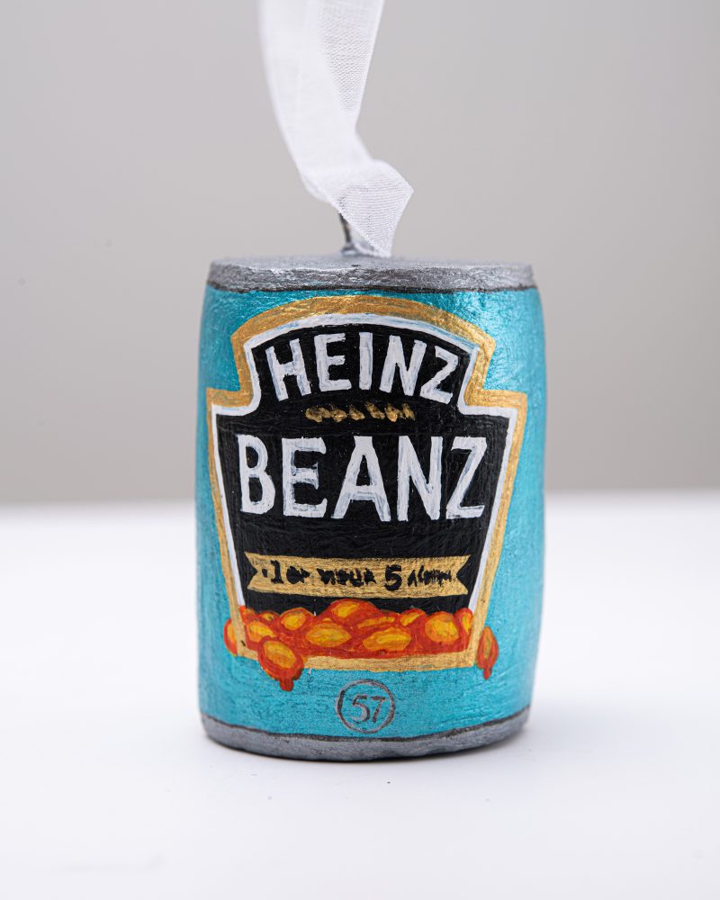 Ялинкова прикраса у вигляді бляшанки Heinz Beanz, створена на замовлення
